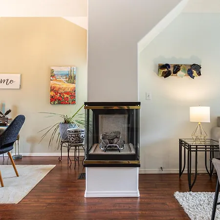 Fam Home With Views Near City